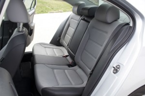 2013_Jetta_Hybrid_back-seats