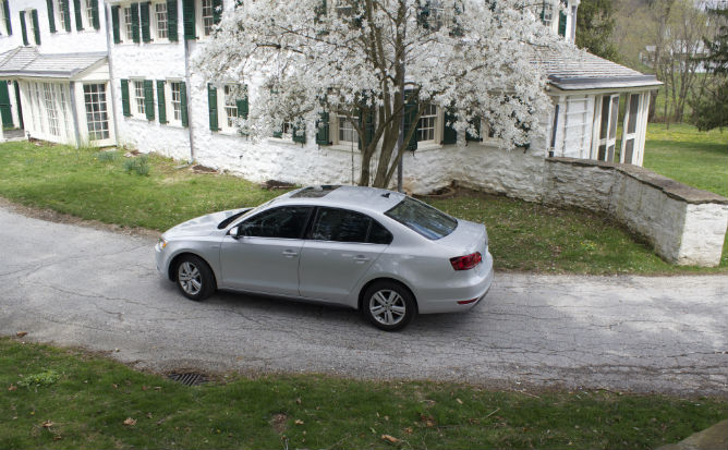 2013_Jetta_Hybrid_white-flower