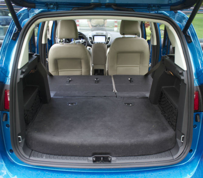 2013_C-Max_Hybrid_cargo_space