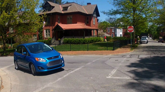 2013_C-Max_Hybrid_cornering