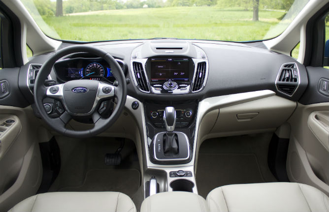 2013_C-Max_Hybrid_interior_dash