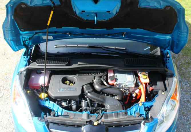 2013_C-Max_Hybrid_underhood