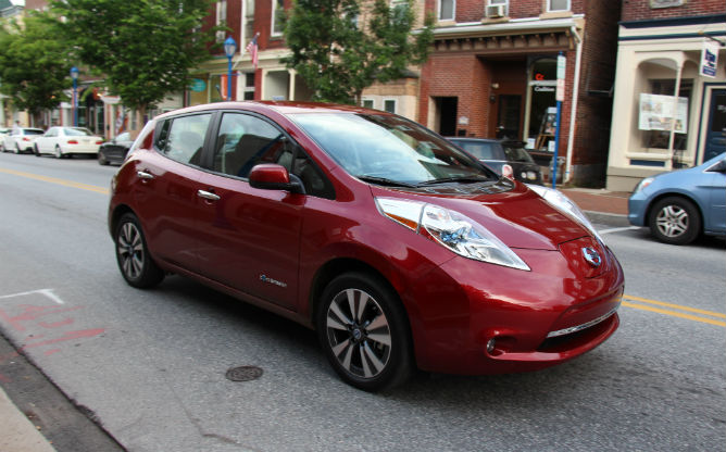 2013_Leaf_in_town