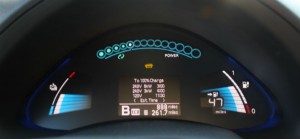 Maximum regenerative braking is indicated by fully illuminated green dots.